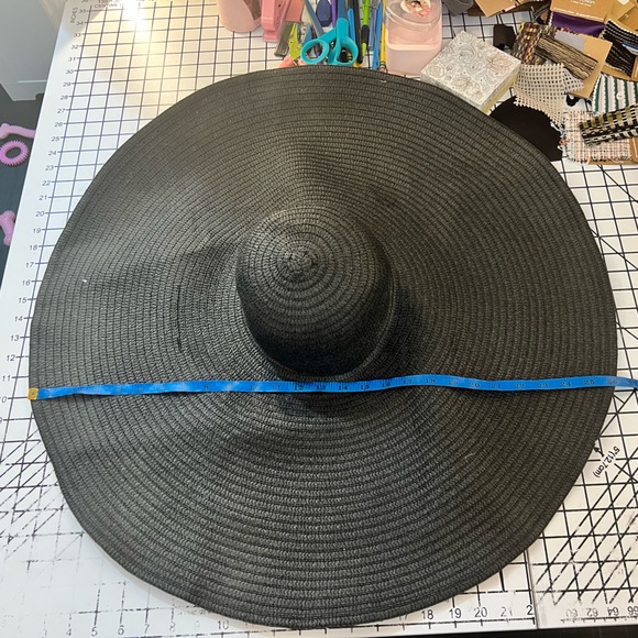 Oversized beach hat - Picture 2 of 2